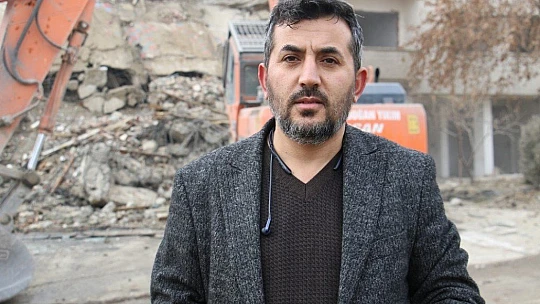 Elazığ'da 5.3'lük depremde ikinci kez hasar alan binanın kontrollü yıkımı başladı