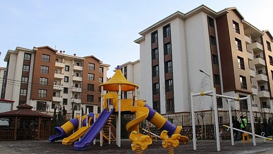 Elazığ'da 676 depremzede daha çekilen kurayla evlerine kavuştu