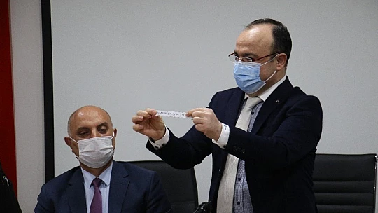 Elazığ'da 676 depremzede daha çekilen kurayla evlerine kavuştu