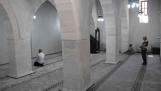 Elazığ'da 800 yıllık camiye yoğun ilgi