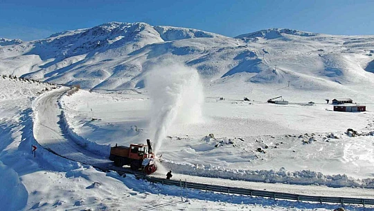 Elazığ'da 86 köy yolu ulaşıma kapandı