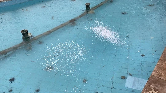 Elazığ'da ağaçlar kırağı tuttu, süs havuzları dondu