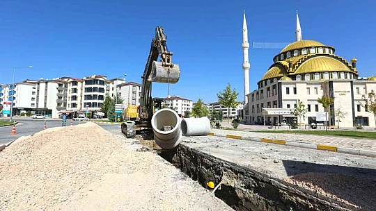 Elazığ'da altyapı yenileme çalışmaları sürüyor