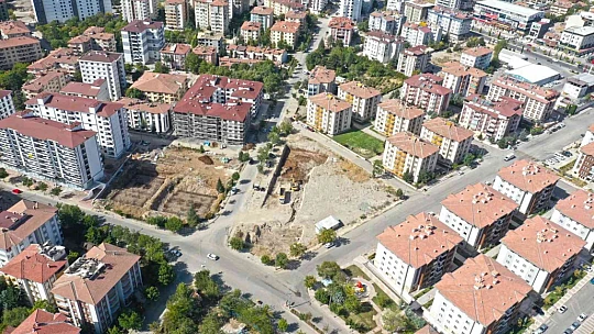 Elazığ'da altyapı yenileme çalışmaları sürüyor