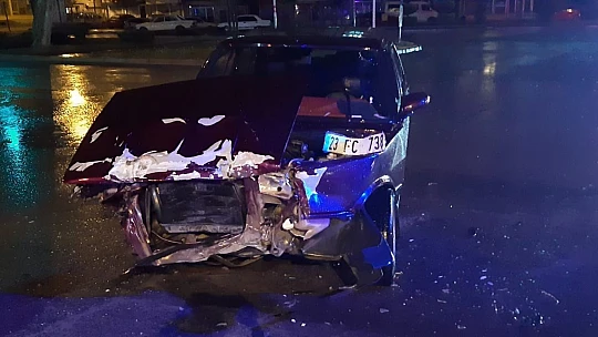 Elazığ'da ambulans ile otomobil çarpıştı: 5 yaralı