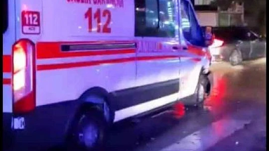 Elazığ'da ambulans ile otomobil çarpıştı: 5 yaralı