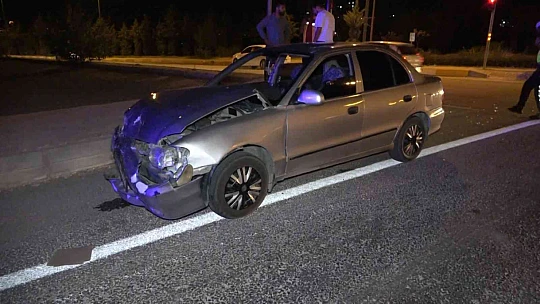 Elazığ'da ambulans ile otomobil çarpıştı: 2 yaralı