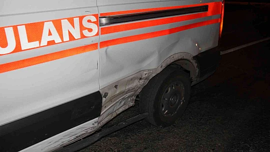 Elazığ'da ambulans ile otomobil çarpıştı: 2 yaralı