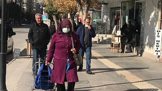 Elazığ'da aşılama artıyor vaka sayıları düşüyor