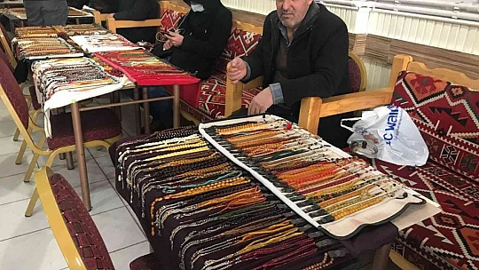 Elazığ'da asırlık tespihler çay ocağında sergileniyor: Fiyatı 10 bin dolara kadar çıkıyor