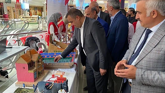 Elazığ'da atık malzemeler oyuncağa dönüştü