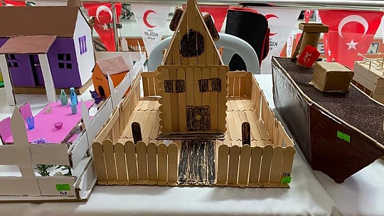Elazığ'da atık malzemeler oyuncağa dönüştü