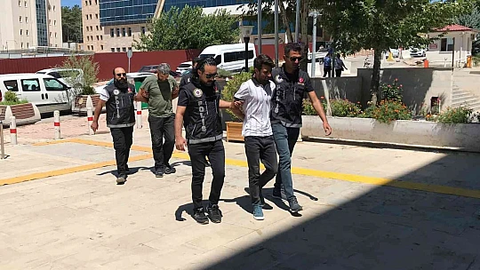 Elazığ'da ayakkabı içerisine zulalanmış uyuşturucu ele geçirildi: 2 gözaltı
