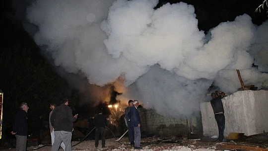 Elazığ'da aynı anda çıkan 2 farklı yangın söndürüldü