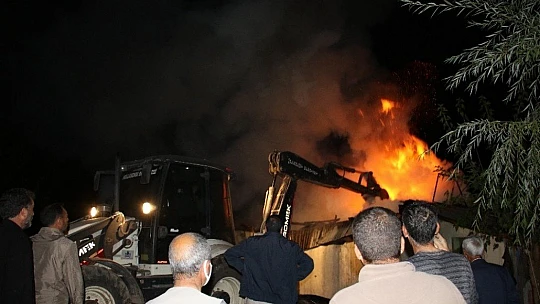 Elazığ'da aynı anda çıkan 2 farklı yangın söndürüldü
