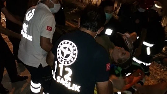 Elazığ'da aynı yerde ikinci kaza,  otomobil üst geçitten uçtu: 3 yaralı