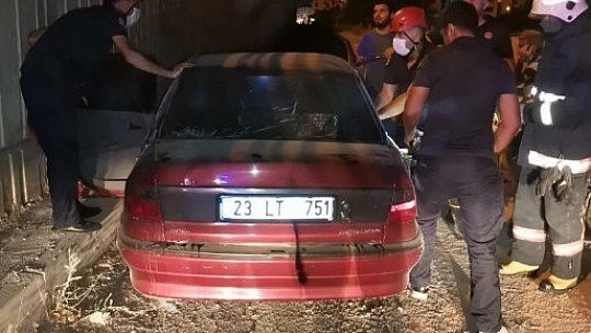 Elazığ'da aynı yerde ikinci kaza,  otomobil üst geçitten uçtu: 3 yaralı