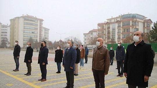 Elazığ'da bayrak töreni eşliğinde istiklal Marşı okundu