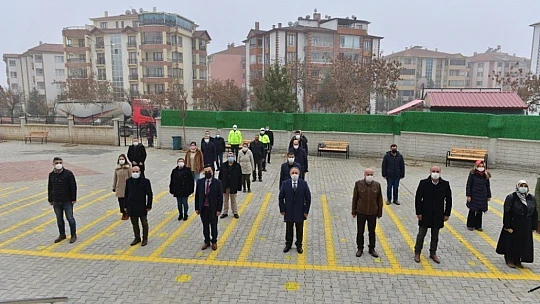 Elazığ'da bayrak töreni eşliğinde istiklal Marşı okundu