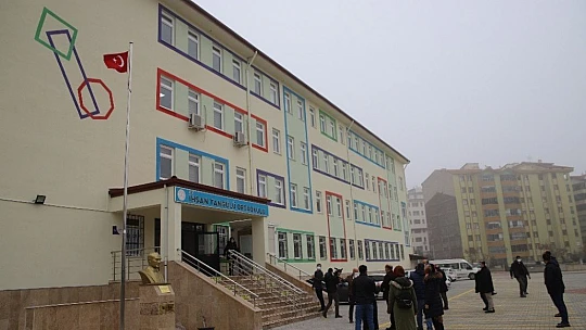 Elazığ'da bayrak töreni eşliğinde istiklal Marşı okundu