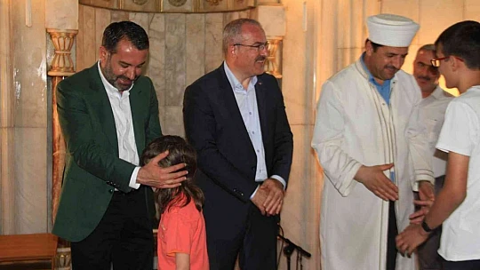Elazığ'da bayram namazında camiler doldu