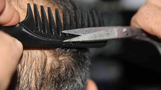 Elazığ'da bayram öncesi berberlerde yoğunluk başladı