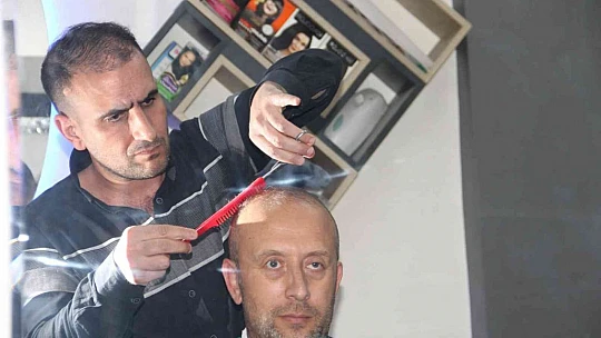 Elazığ'da bayram öncesi berberlerde yoğunluk başladı