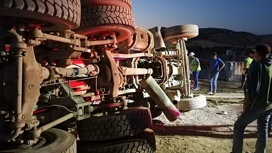 Elazığ'da beton mikseri devrildi: 1 yaralı