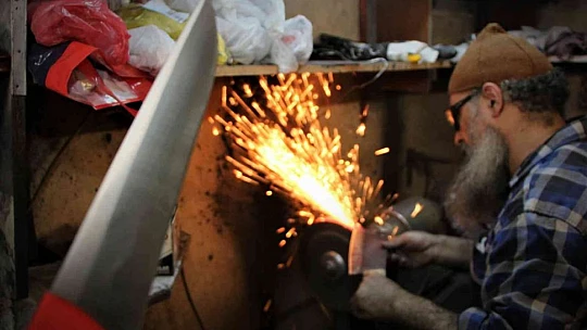 Elazığ'da bıçak bileyicilerin kurban mesaisi başladı