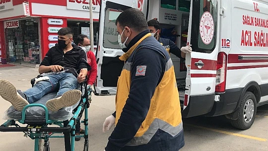 Elazığ'da bıçaklı kavga, 2 yaralıya ilk müdahale aşı çadırında yapıldı