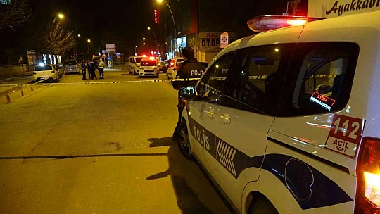 Elazığ'da cadde ortasında silahlı kavga: 2 yaralı