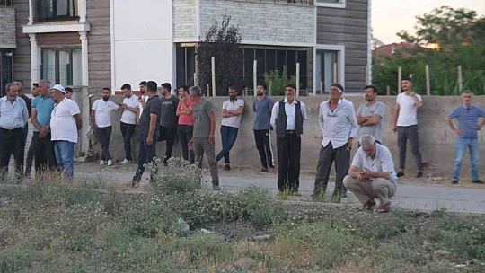 Elazığ'da çatı yangını 1 saatlik çalışmayla söndürüldü