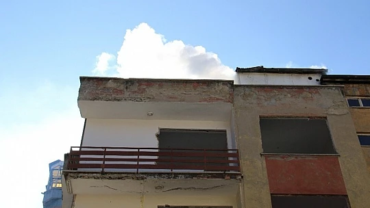 Elazığ'da çatı yangını büyümeden söndürüldü