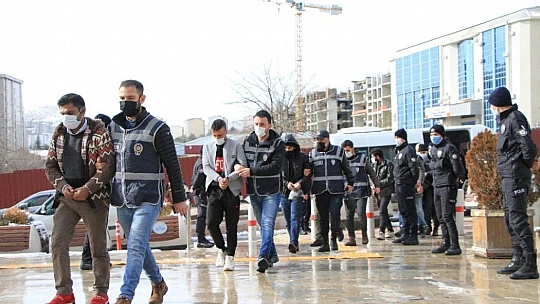 Elazığ'da çeşitli suçlardan aranan 7 şüpheli yakalanıp tutuklandı