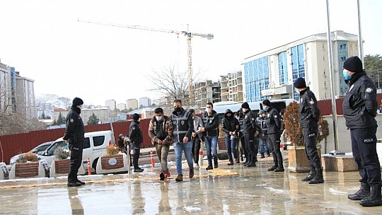 Elazığ'da çeşitli suçlardan aranan 7 şüpheli yakalanıp tutuklandı