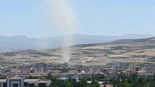Elazığ'da çıkan hortum korkuttu