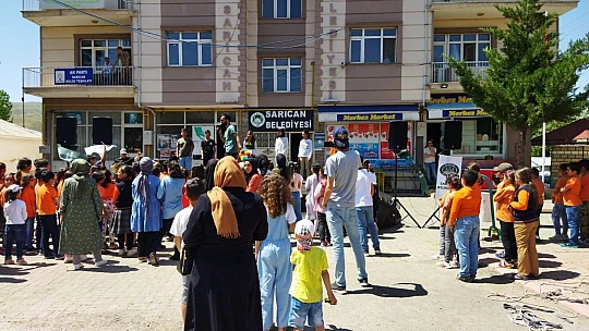 Elazığ'da çocuklar düzenlenen şenlikte doyasıya eğlendi