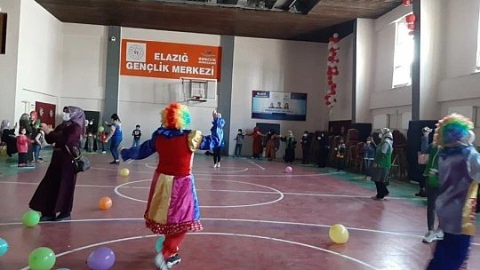 Elazığ'da çocuklar oyuncak şenliği ile eğlendi