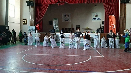 Elazığ'da çocuklar oyuncak şenliği ile eğlendi