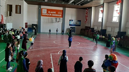 Elazığ'da çocuklar oyuncak şenliği ile eğlendi