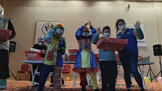 Elazığ'da çocuklar oyuncak şenliği ile eğlendi