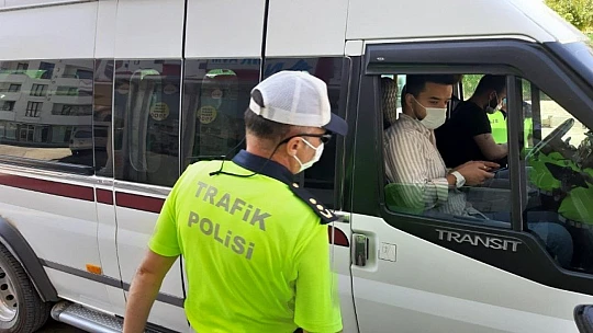 Ekipler anons yaparak vatandaşları uyarıyor