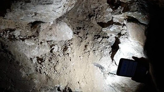Elazığ'da defineciler açtıkları 3 metrelik çukurda yakalandı