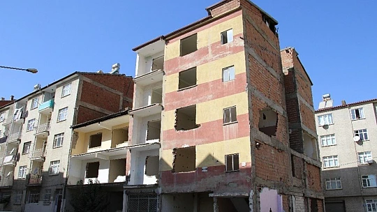 Elazığ'da deprem sonrası harabeye dönen 10 bin konut yıkıldı