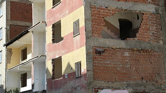 Elazığ'da deprem sonrası harabeye dönen 10 bin konut yıkıldı