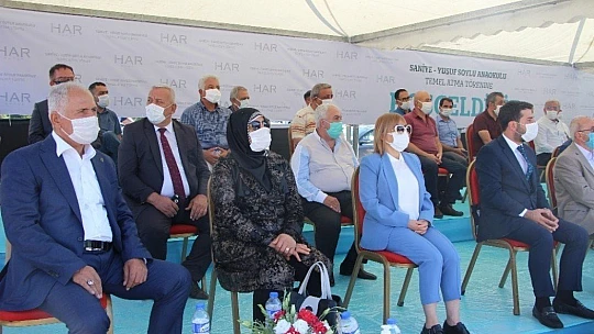 İşadamı Soylu sözünü tuttu: 12 derslikli okulun temeli atıldı