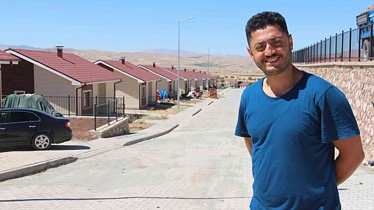 Elazığ'da depremin izleri bir bir siliniyor
