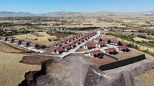 Elazığ'da depremin izleri bir bir siliniyor