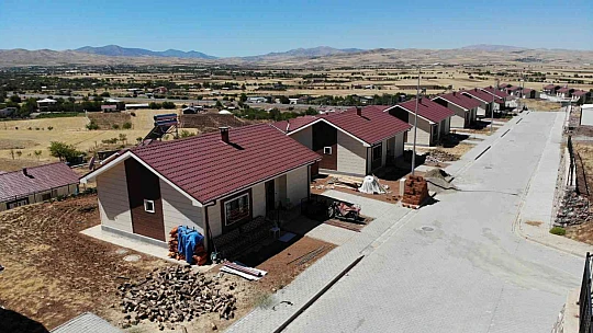Elazığ'da depremin izleri bir bir siliniyor