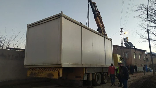 Elazığ'da depremin merkez üssü olan köye konteynerler kuruldu